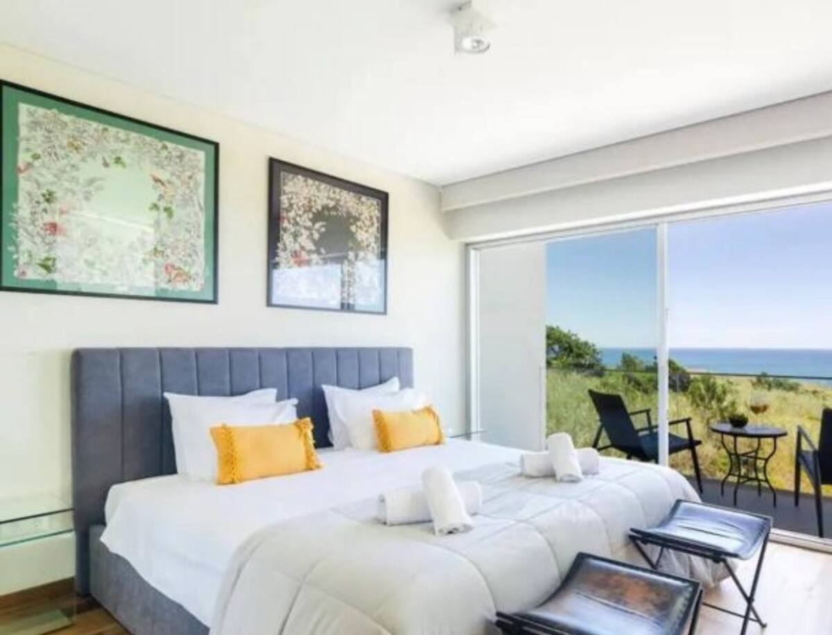 Enjoy 100ft Wave from Bed - 1 Bed